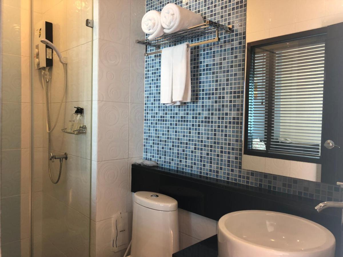 Tara Place Hotel Бангкок Екстер'єр фото