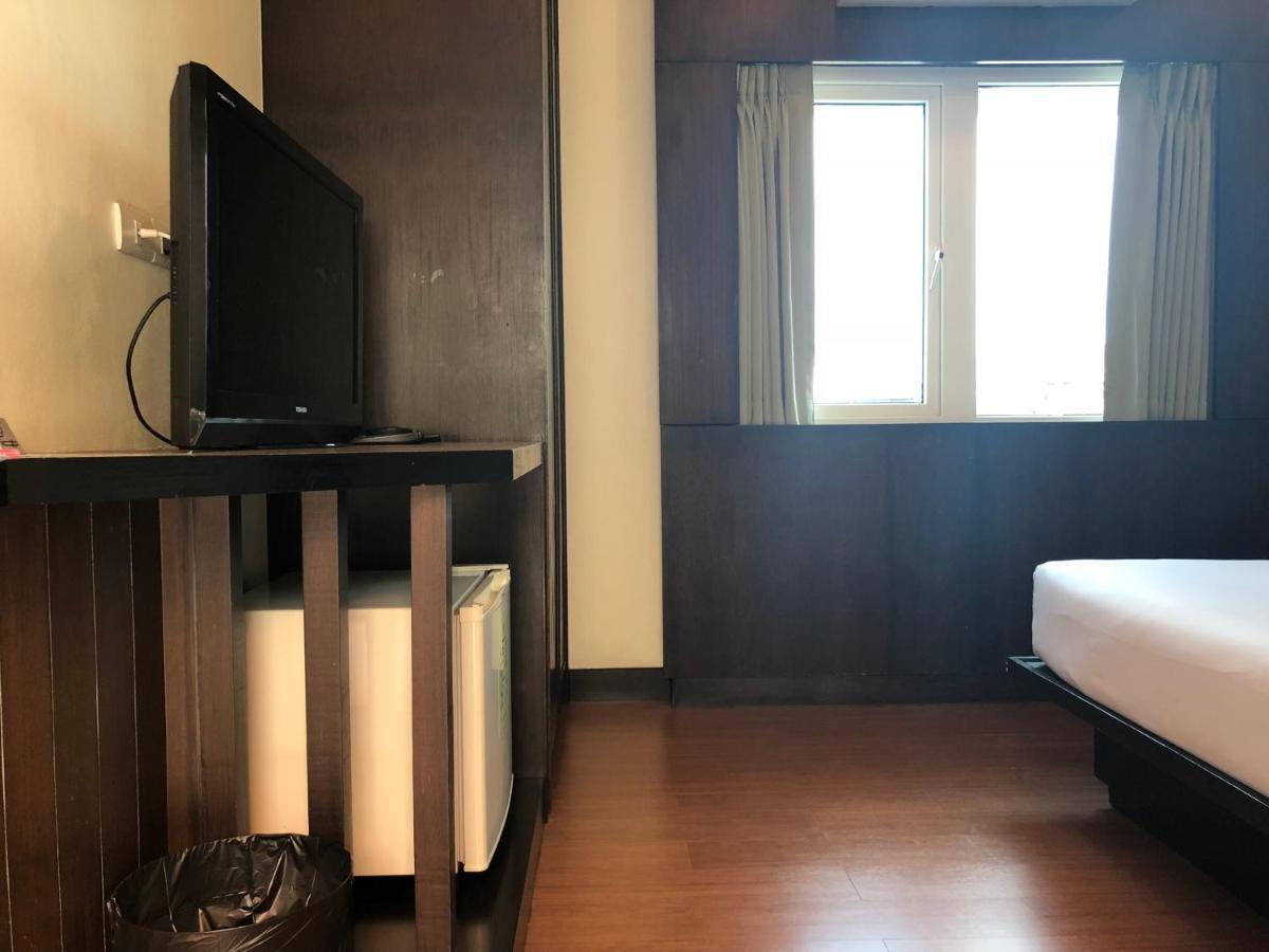 Tara Place Hotel Бангкок Екстер'єр фото