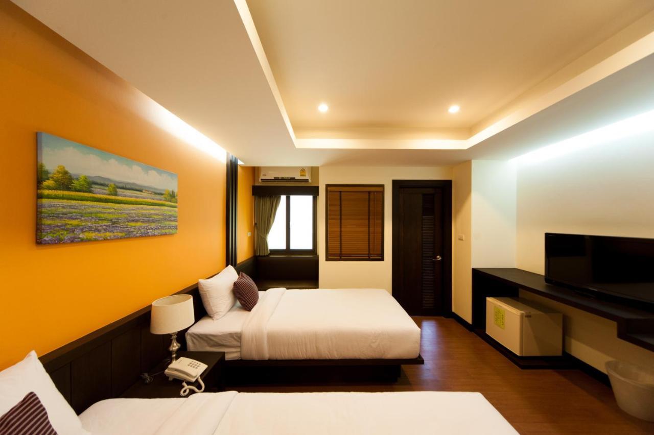 Tara Place Hotel Бангкок Екстер'єр фото
