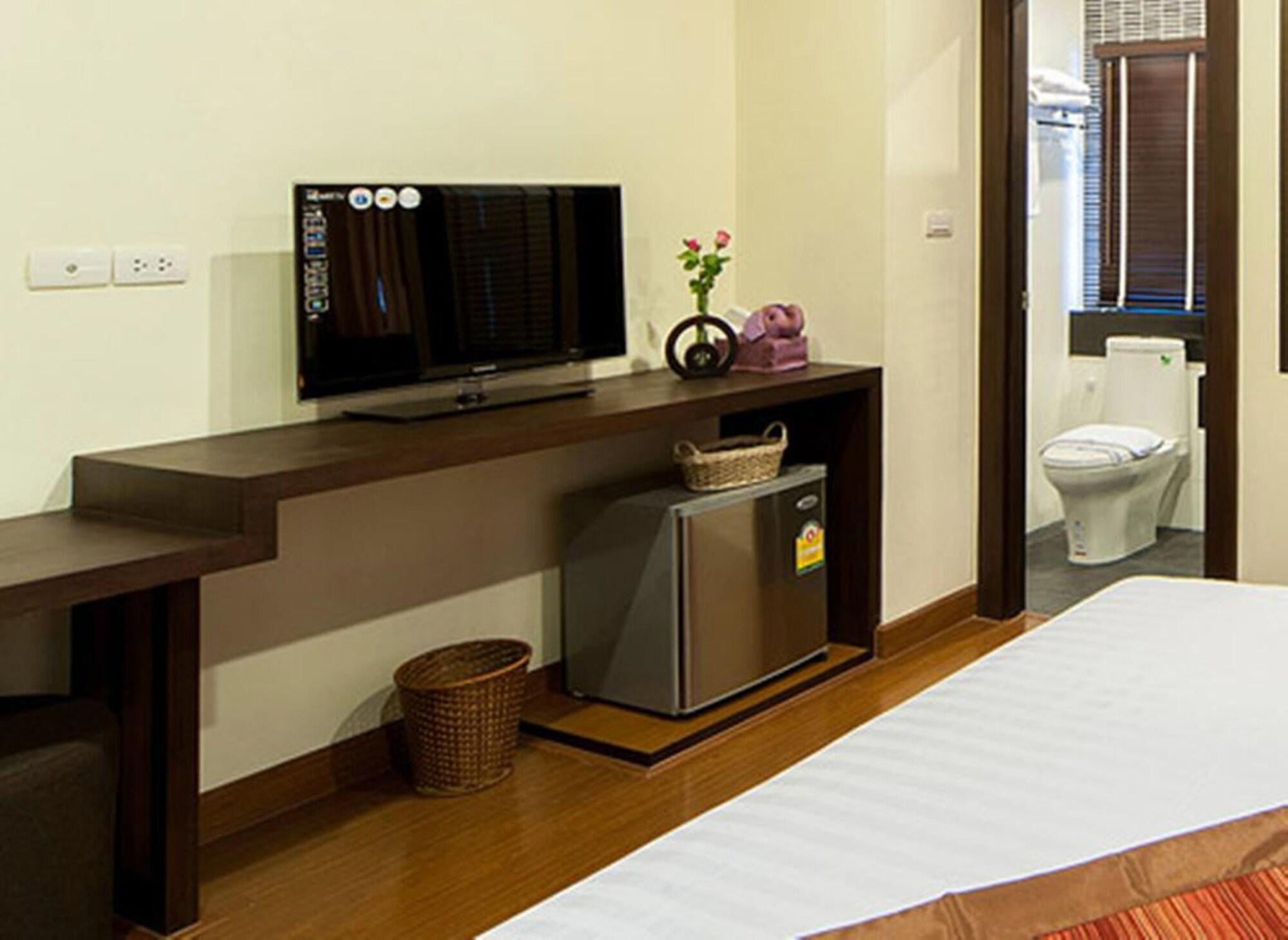 Tara Place Hotel Бангкок Екстер'єр фото