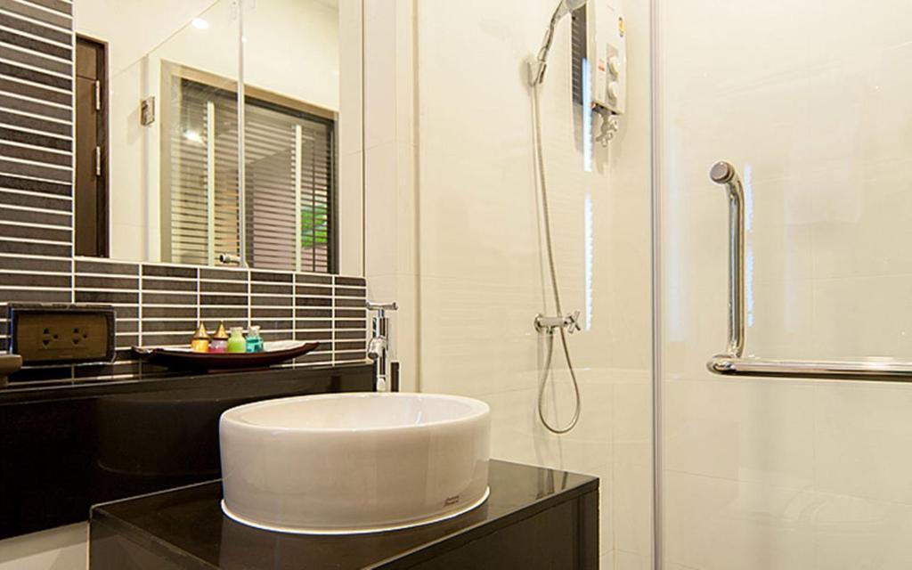 Tara Place Hotel Бангкок Номер фото