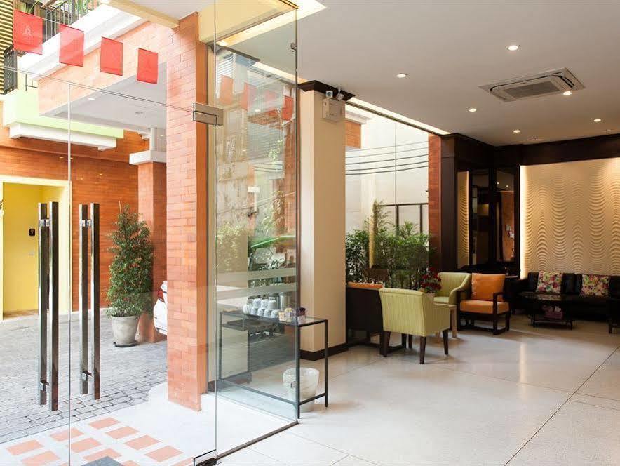Tara Place Hotel Бангкок Екстер'єр фото