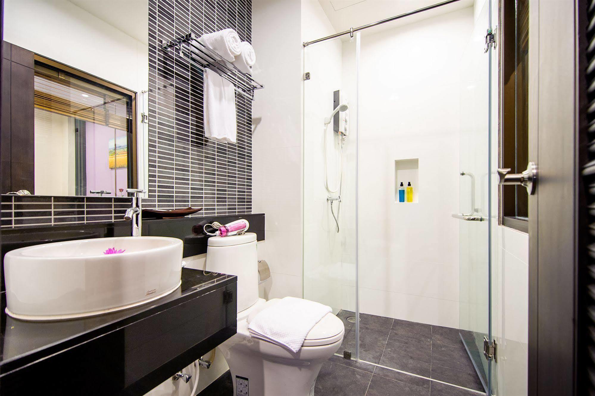 Tara Place Hotel Бангкок Екстер'єр фото