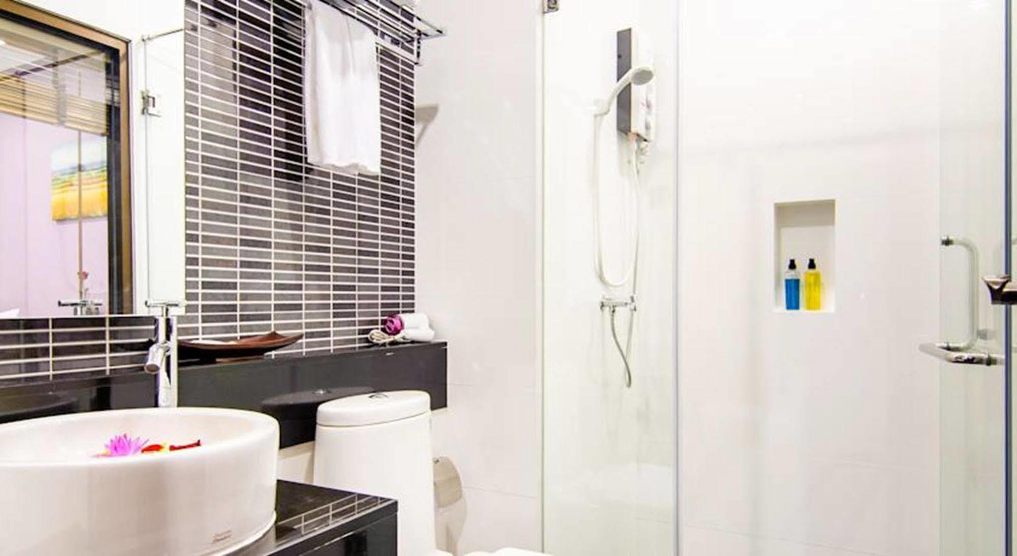 Tara Place Hotel Бангкок Екстер'єр фото