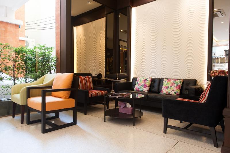 Tara Place Hotel Бангкок Екстер'єр фото