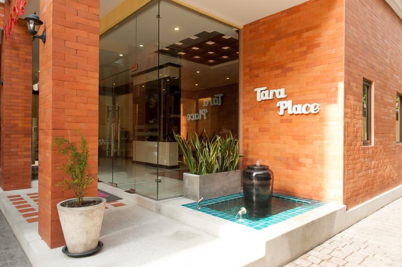 Tara Place Hotel Бангкок Екстер'єр фото
