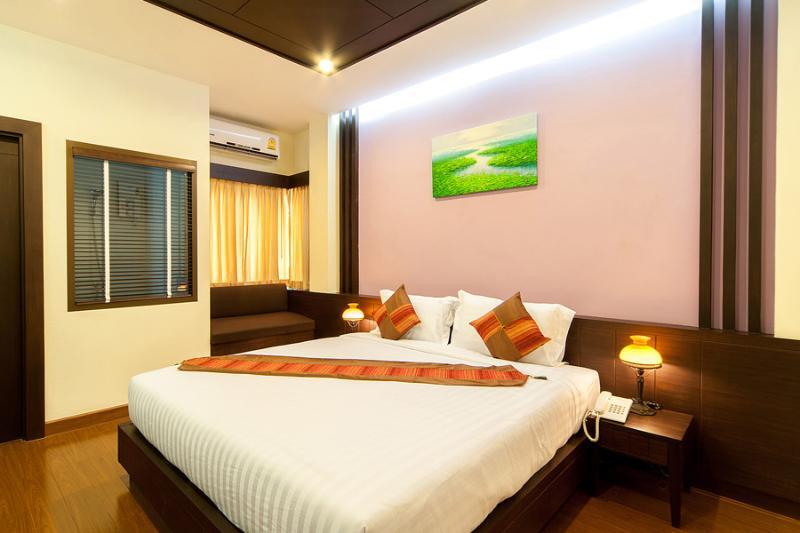 Tara Place Hotel Бангкок Екстер'єр фото